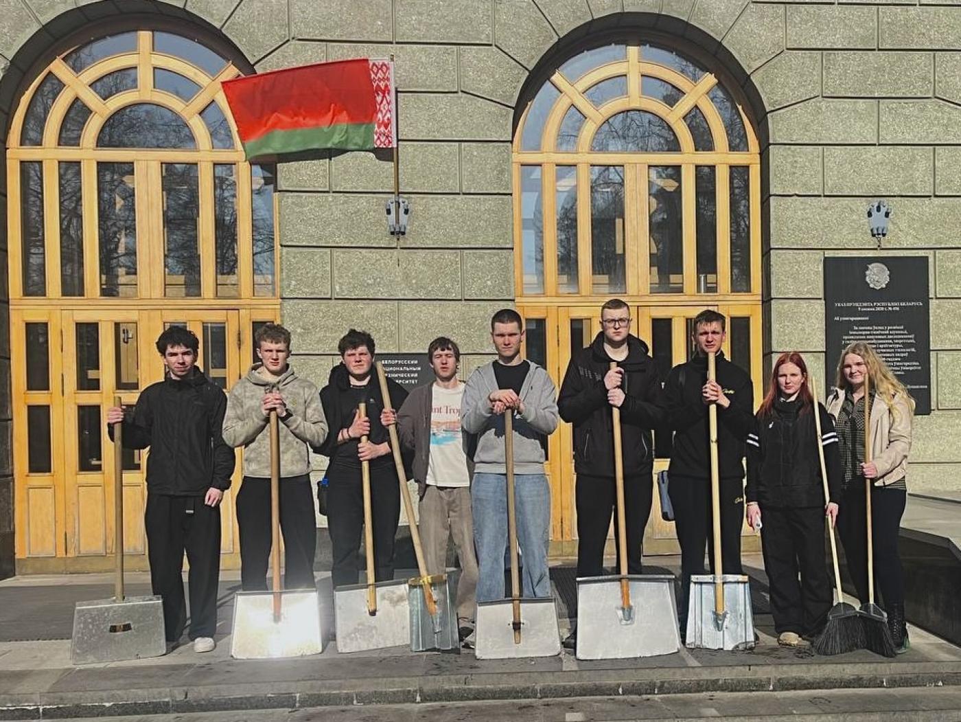 Неделя благоустройства с ППО студентов прошла в БНТУ